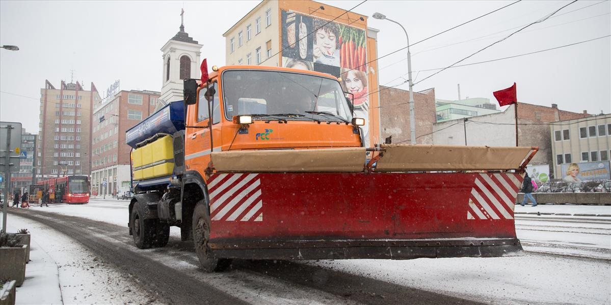 So snehom v Bratislavskom regióne bojuje viac ako 10 mechanizmov