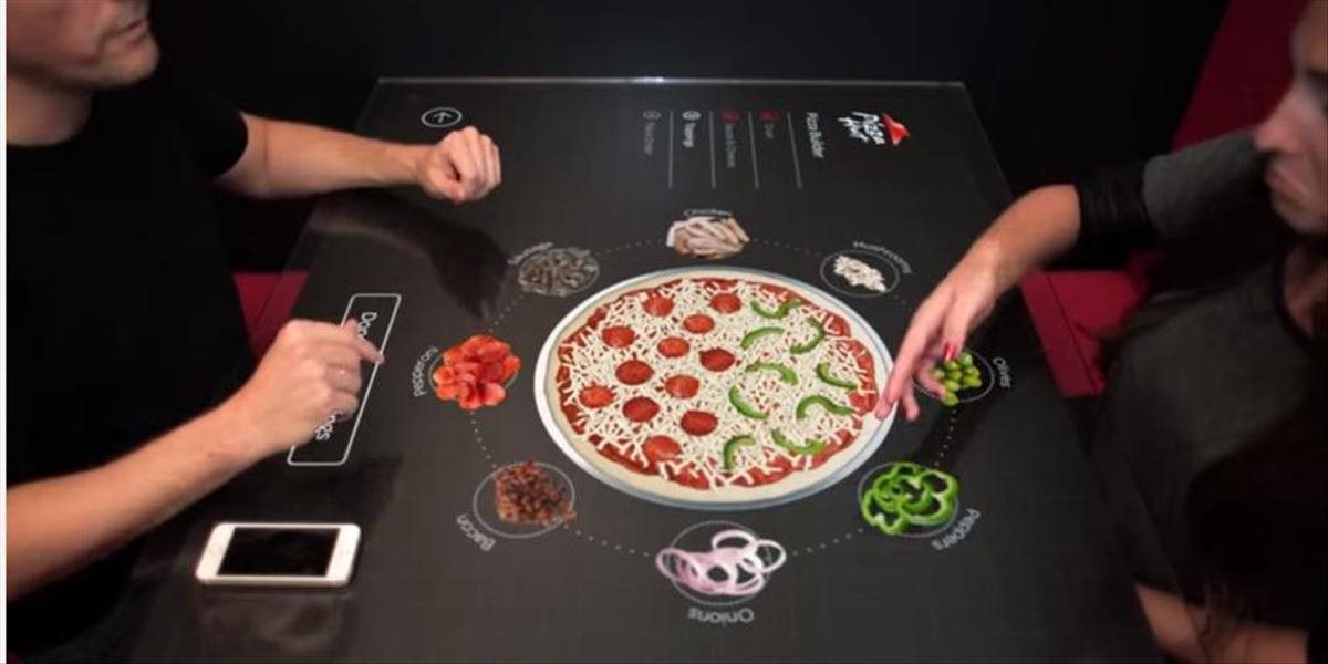 VIDEO Objednávanie pizze v budúcnosti: Reťazec to skúša cez dotykový stôl