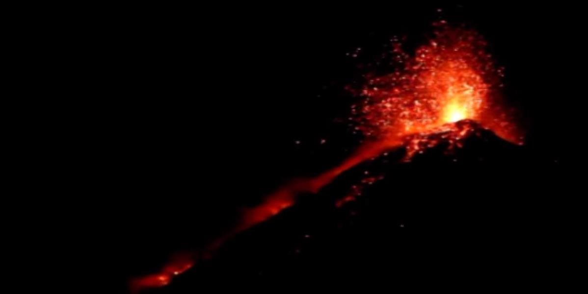Guatemalská sopka Fuego vychrlila popol do výšky 7000 metrov