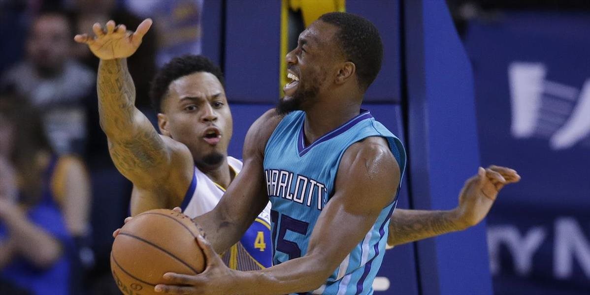NBA: Warriors zdolali Charlotte a natiahli víťaznú sériu na domácej palubovke
