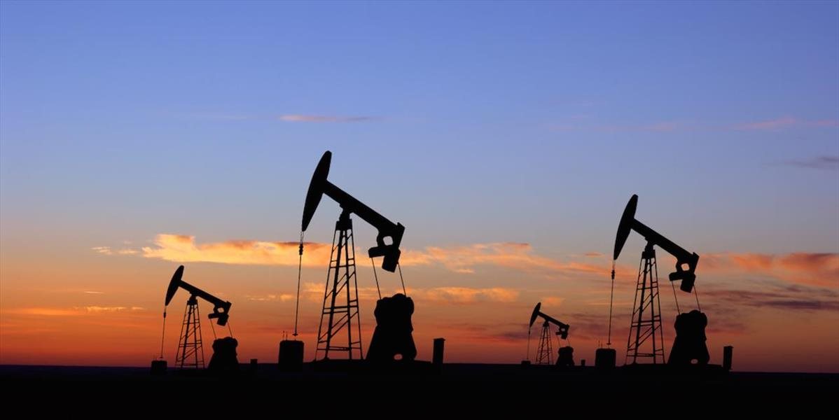 Ceny ropy pokračujú v poklese, cena Brentu klesla na vyše 11-ročné minimum