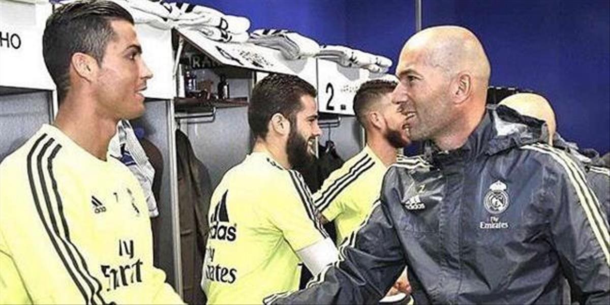 VIDEO Zinedine Zidane prišiel pozdraviť hráčov do šatne Realu Madrid