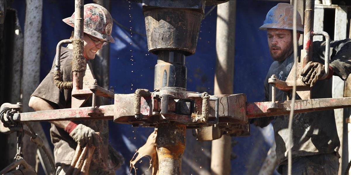 Ceny ropy pokračujú v páde, americká WTI sa obchoduje pod 33 USD za barel