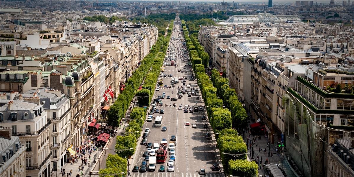 Champs-Élysées bude jednu nedeľu v mesiaci pešou zónou bez áut
