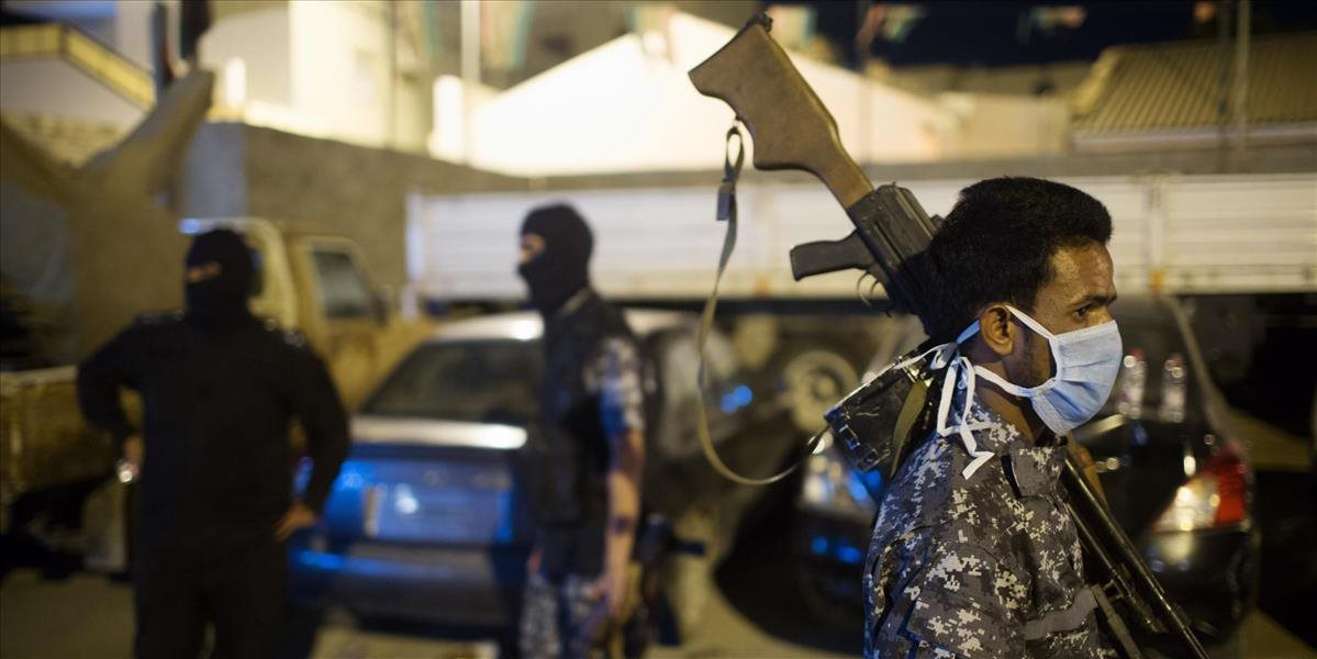 Výcvikové centrum polície v Líbyi napadol samovražedný útočník, zomrelo vyše 65 ľudí