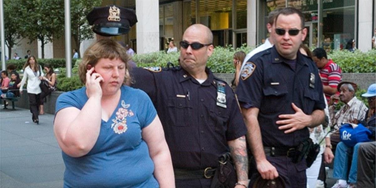 FOTO Obézna žena nafotila netradičný album, zachytila nenávistné pohľady ľudí