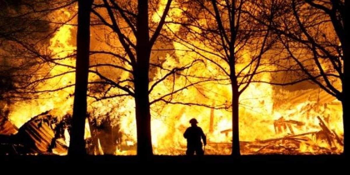 Polícia objasňuje rozsiahly požiar, uhynul pri ňom aj dobytok
