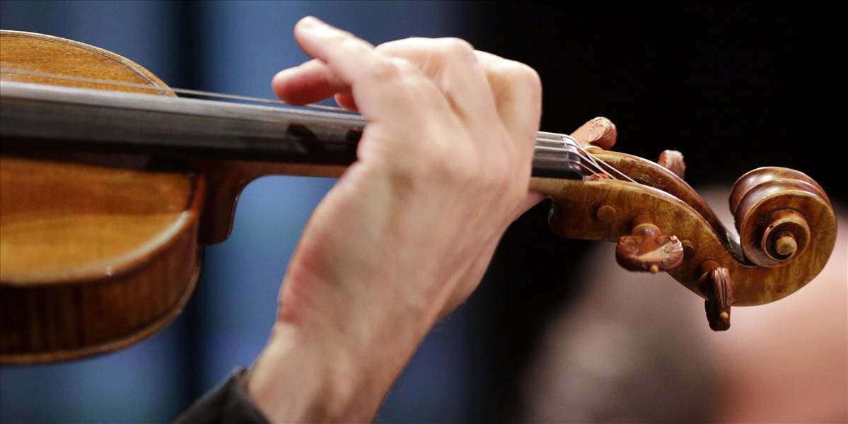 Mladá huslistka si vo vlaku zabudla vyše 300-ročné husle za milióny dolárov