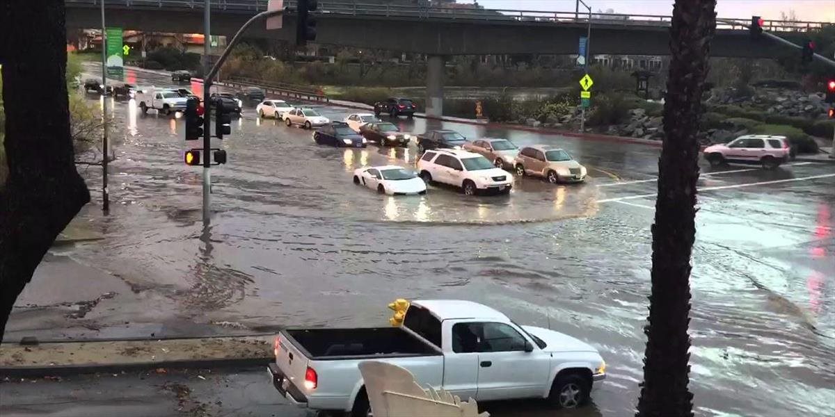 VIDEO Lamborghini si hravo poradí aj so záplavami