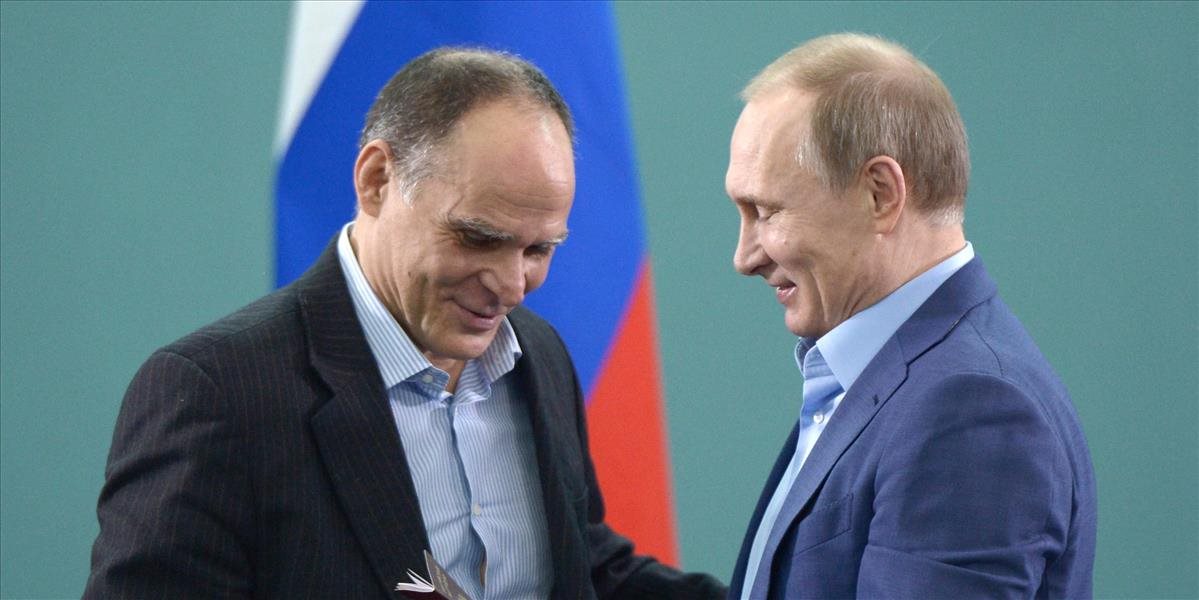 VIDEO Putin trénoval s reprezentantmi v judo, trénerovi dal ruský pas