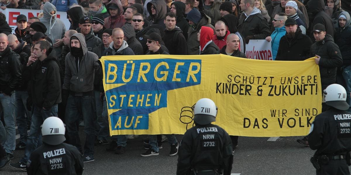 Polícia v Kolíne nad Rýnom použila proti demonštrantom Pegidy vodné delá