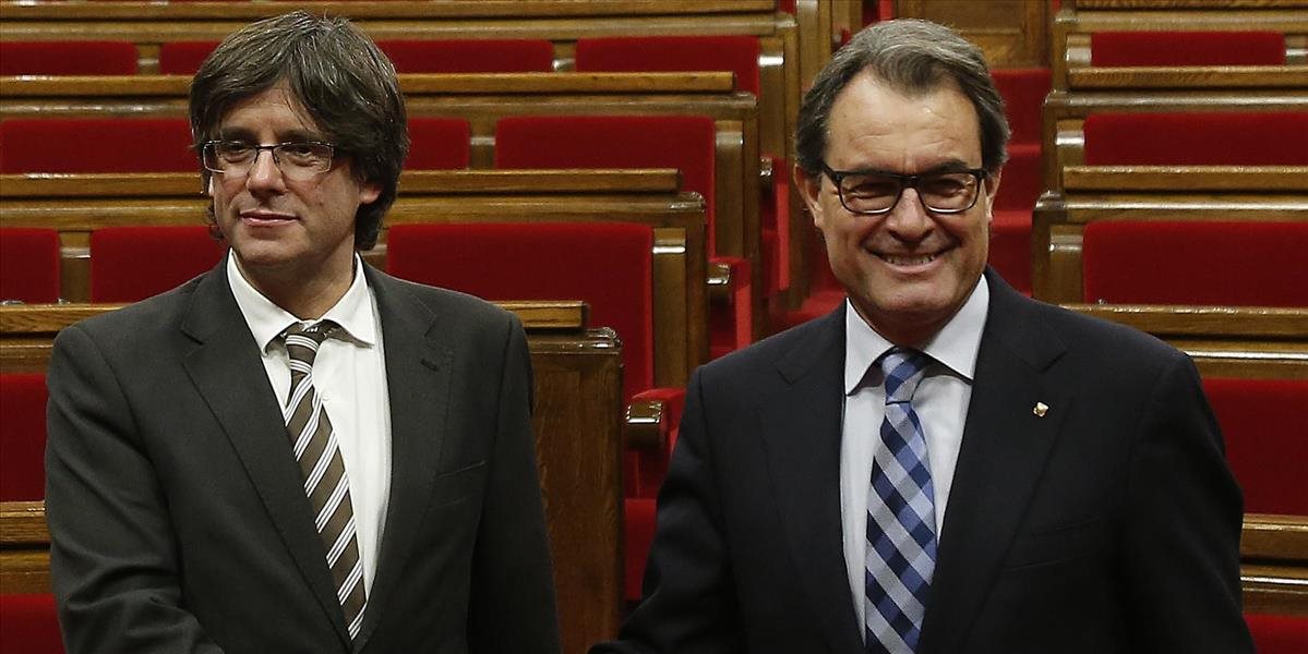 Carles Puigdemont sa oficiálne stal novým premiérom Katalánska