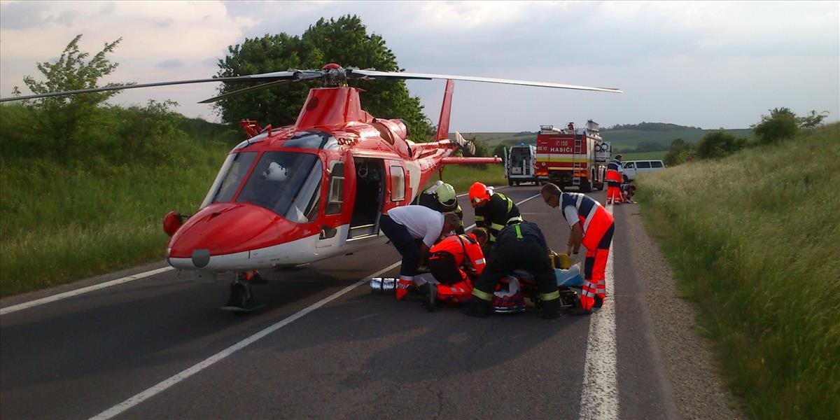 Vážna nehoda pri Patinciach: Zasahoval aj vrtuľník, zranilo sa päť ľudí