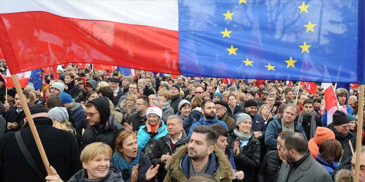Európska komisia bude monitorovať doržiavanie princípov právneho štátu v Poľsku