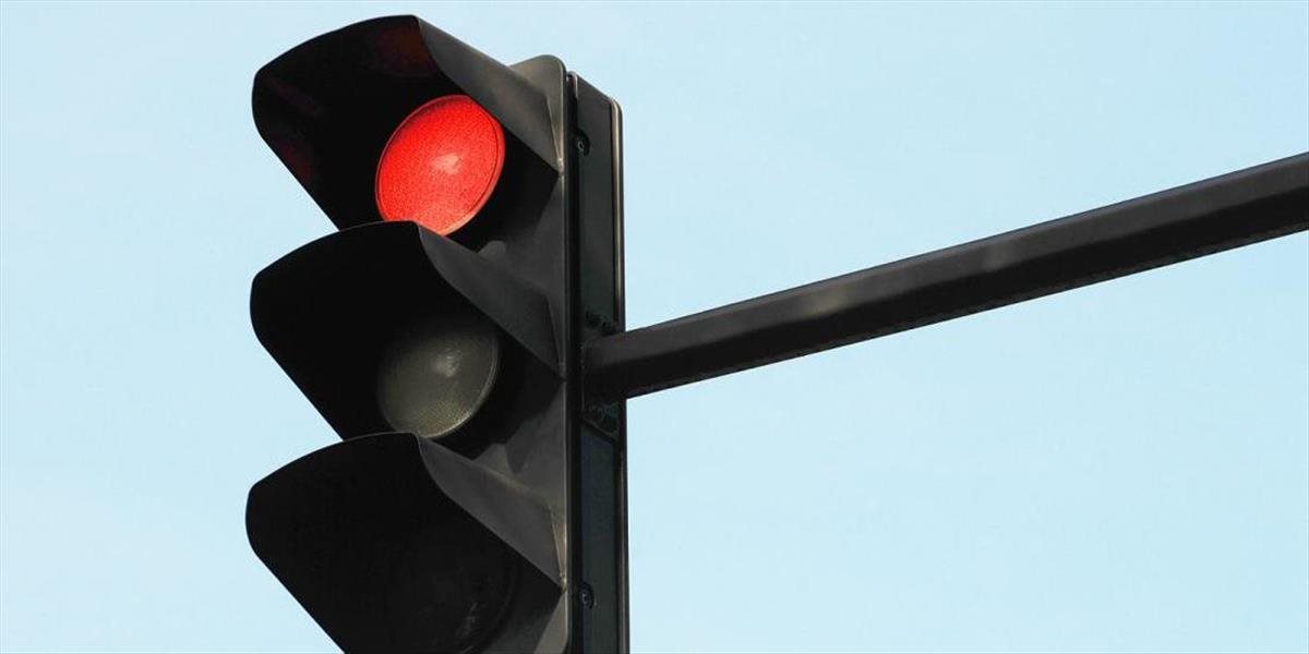 Špeciálne semafory pomôžu kontrolovať dodržiavanie rýchlosti