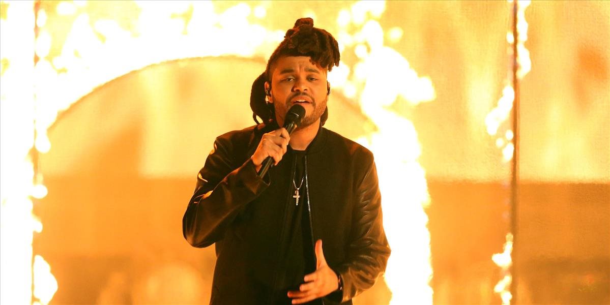 The Weeknd a James Bay vystúpia počas udeľovania BRIT Awards
