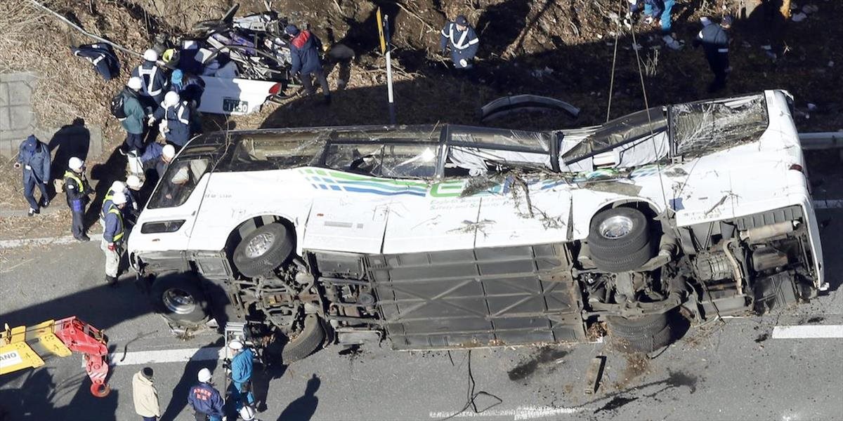Nehoda autobusu v Japonsku: Zahynulo najmenej 14 ľudí