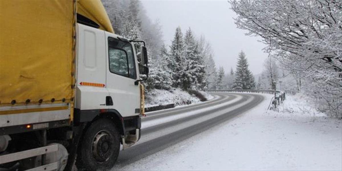 Diaľnice a rýchlostné cesty sú zjazdné, na severe a východe rátajte so snehom