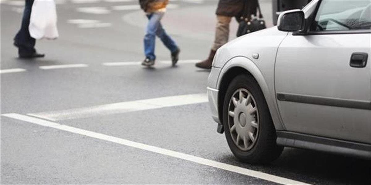 Tragická nehoda v Dúbravke: Žena neprežila zrážku s autom, išla po priechode pre chodcov
