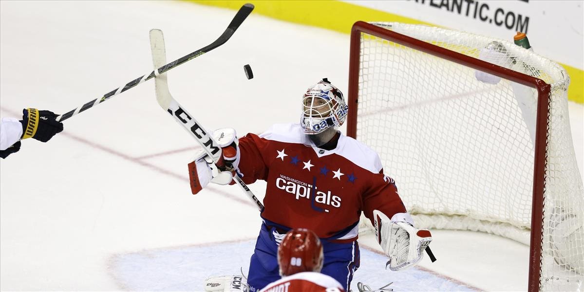 NHL: Holtby môže zavŕšiť životnú sezónu rekordom i Vezinovuo trofejou