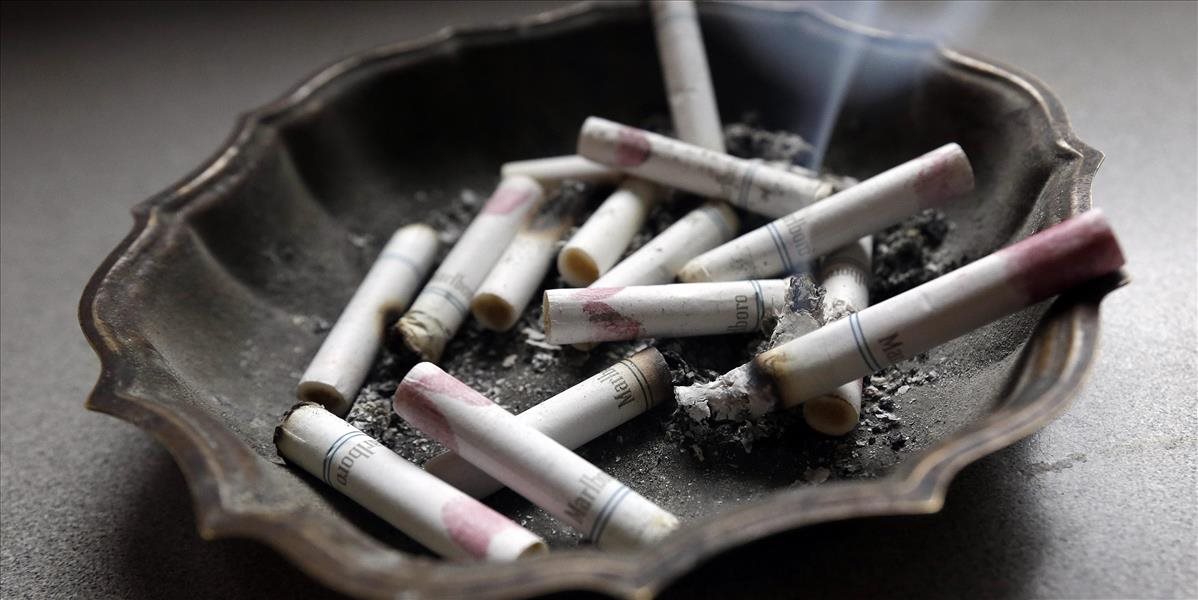 Turkménske úrady spálili v rámci kampane proti fajčeniu hromadu cigariet