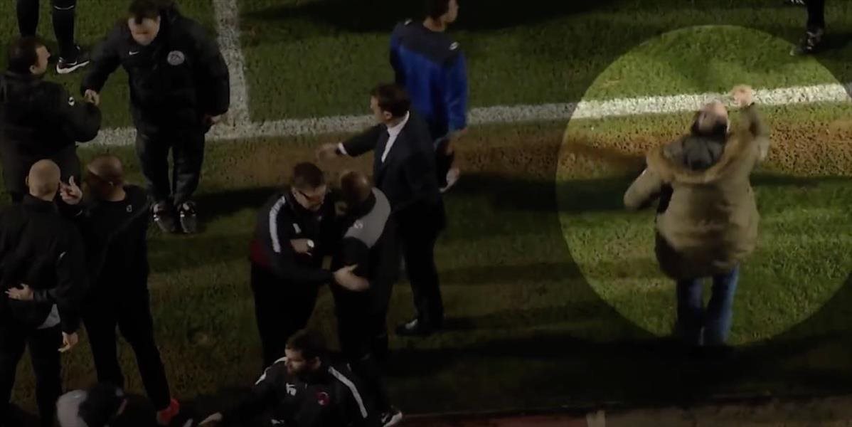 VIDEO Majiteľ Leytonu Orient kopol asistenta trénera, dostal dištanc