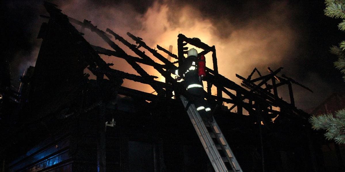 V rekreačnej oblasti horela chata, oheň likvidovali hasiči