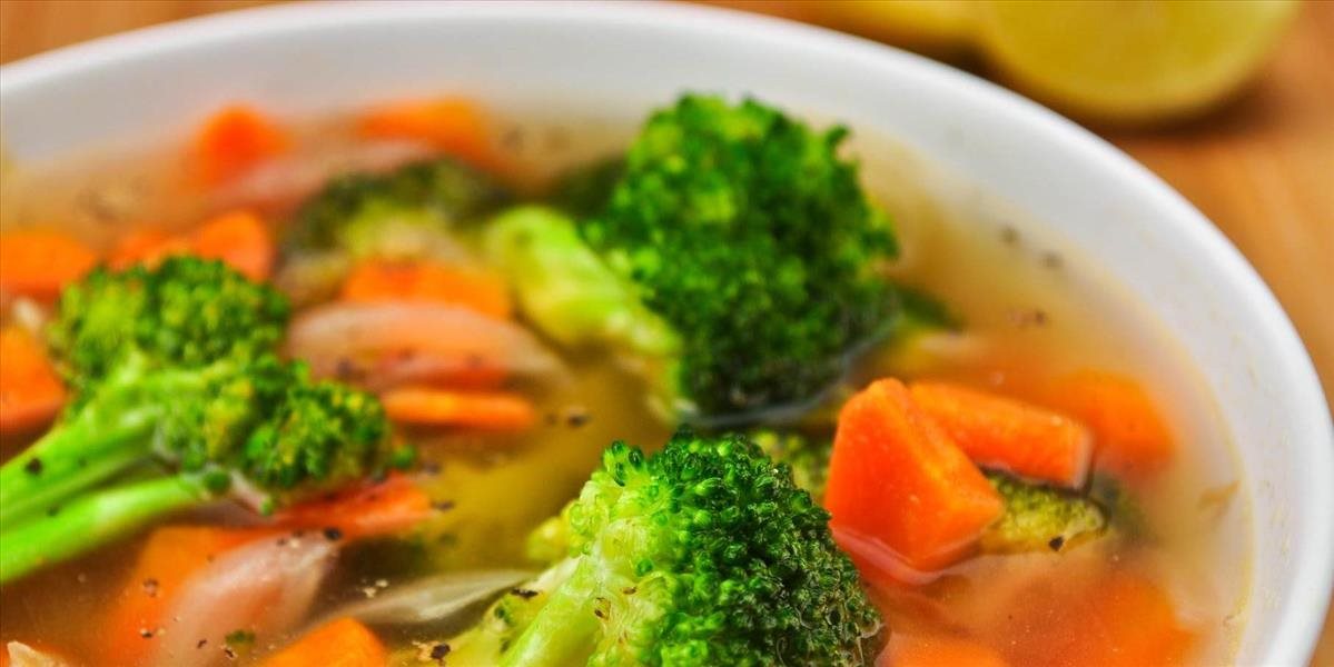 FOTO Recept: Ľahká brokolicovo-mrkvová polievka