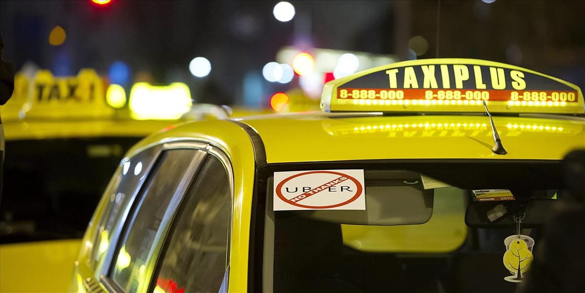 FOTO Proti spoločnosti Uber protestovalo v Budapešti vyše sto taxikárov, ochromili dopravu