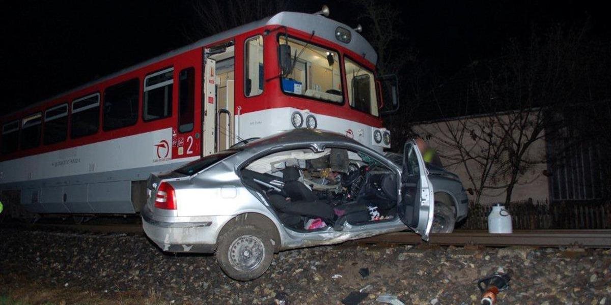 Tragédia na železničnom priecestí: Pri zrážke vlaku s autom vyhasol ďalší ľudský život