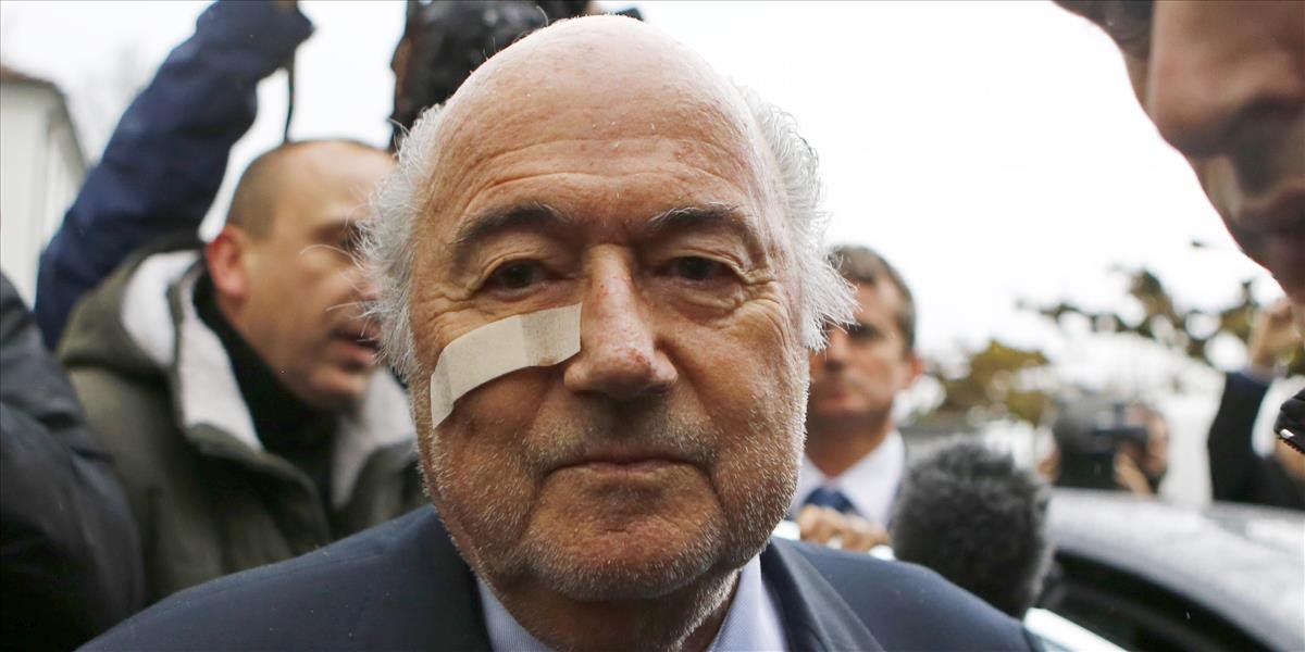 Potrestanému Blatterovi pobeží plat až do volieb nového prezidenta