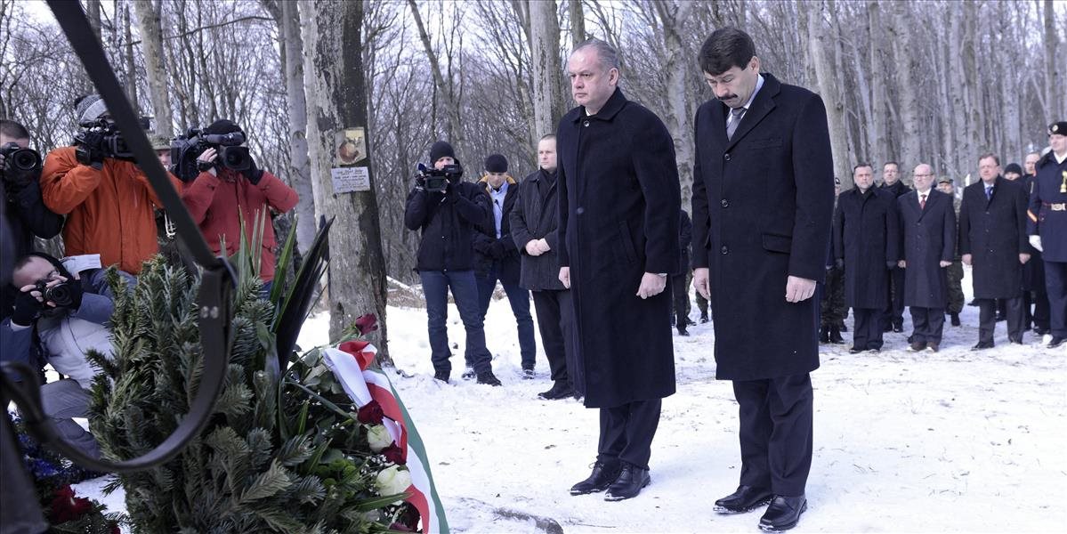 FOTO Prezidenti SR a Maďarska si uctili obete havárie lietadla AN-24 pri obci Hejce