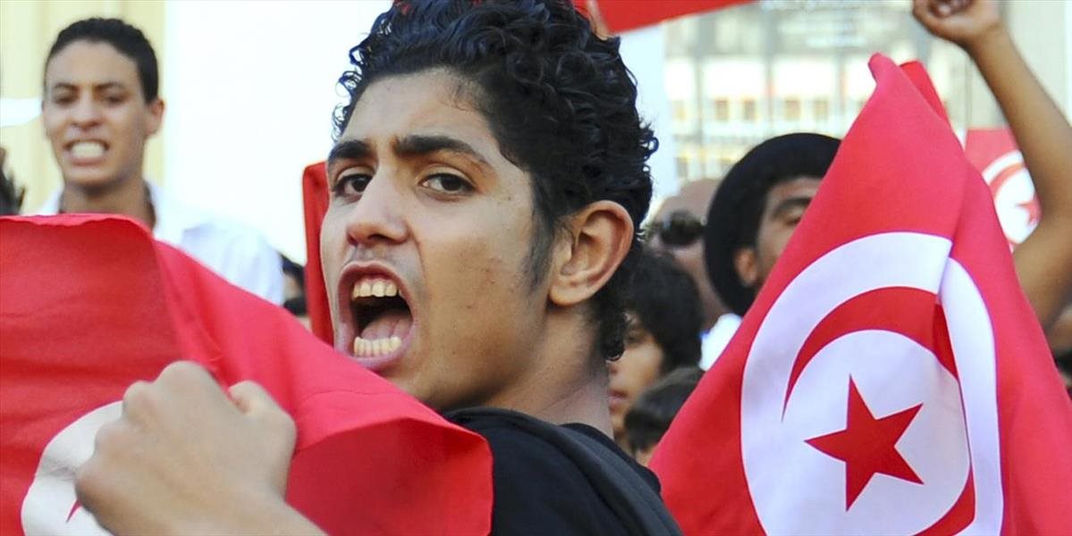 Západ a stred Tuniska opäť zachvátili nepokoje, vyhlásili zákaz vychádzania
