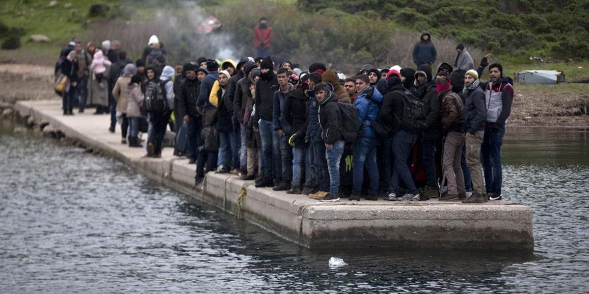 Macedónsko uzavrelo svoje hranice, v severnom Grécku uviazli stovky migrantov
