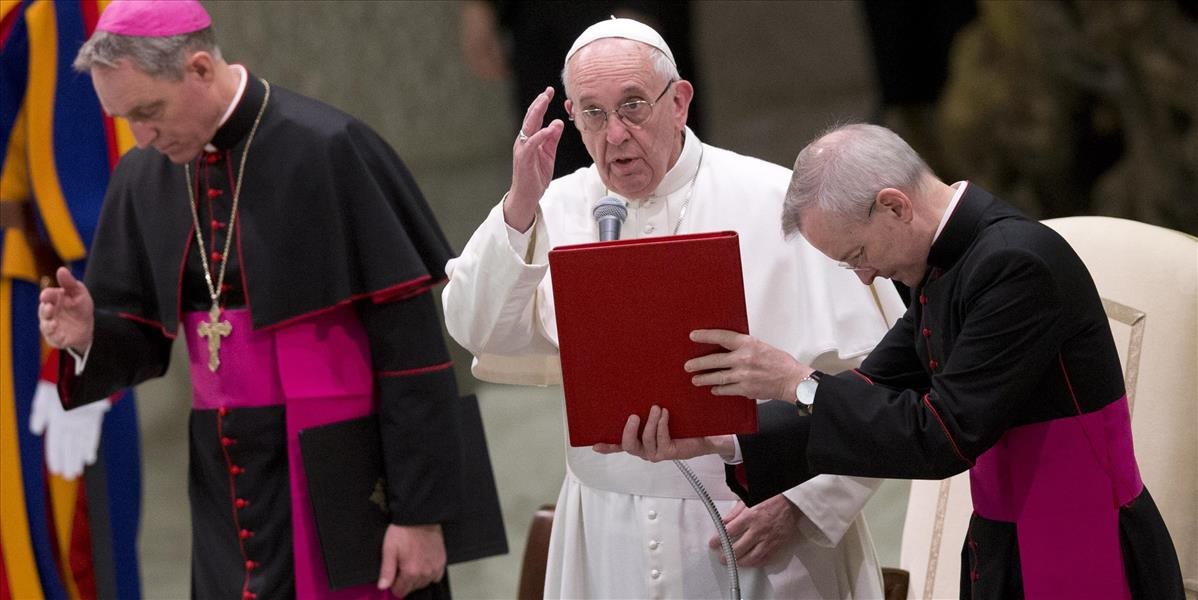 Pápež povolil ženám účasť na veľkonočnom obrade umývania nôh