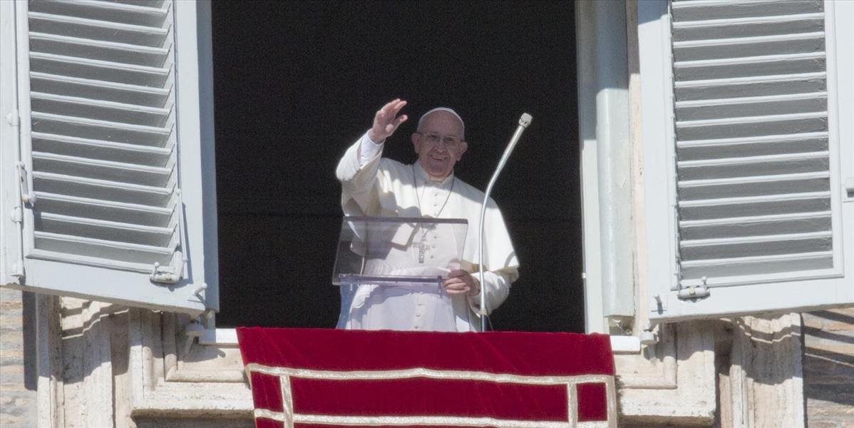 Pápež: Internet, sociálne siete a SMS sú darom od Boha, ak sa užívajú múdro