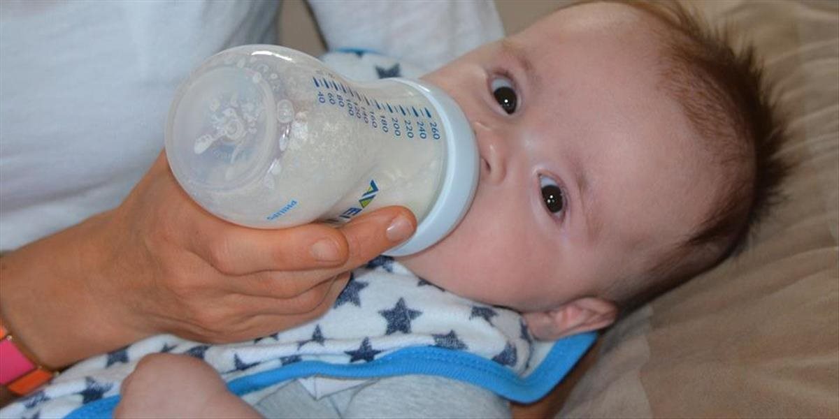 Šokujúci prípad: Rodičia dieťa kŕmili mandľovým mliekom, vyvinul sa u neho zákerný skorbut