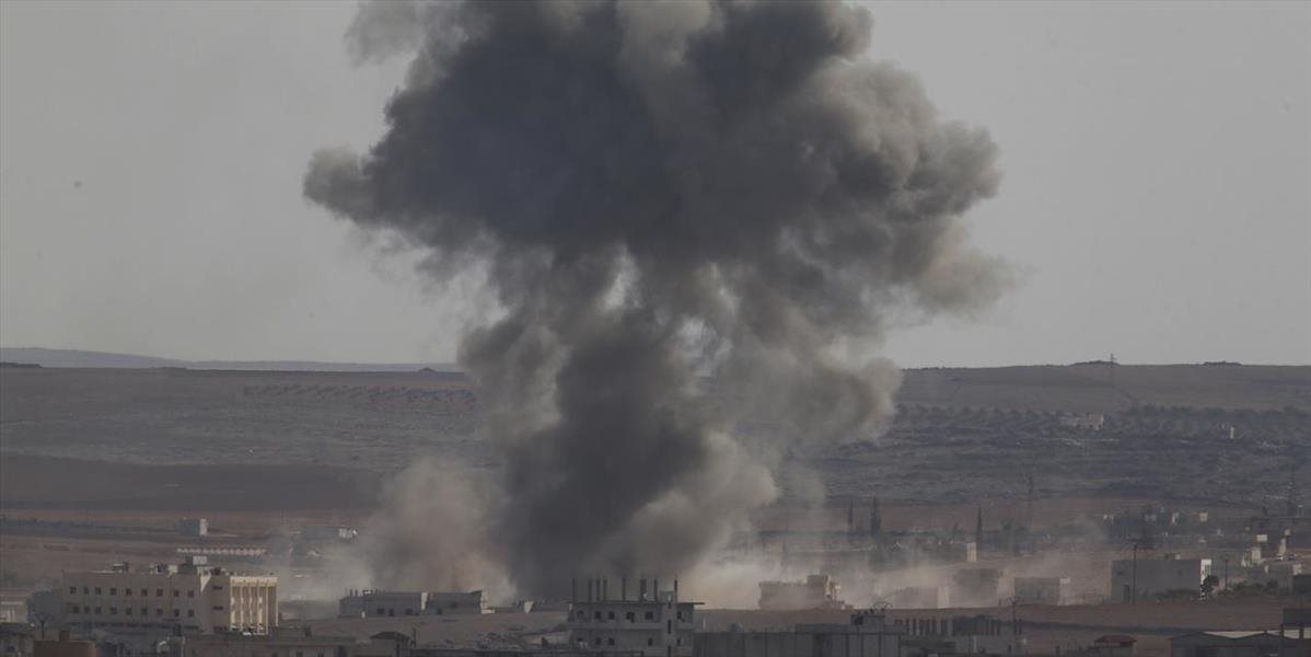Pri náletoch neznámych lietadiel v Sýrii zahynulo najmenej 40 ľudí