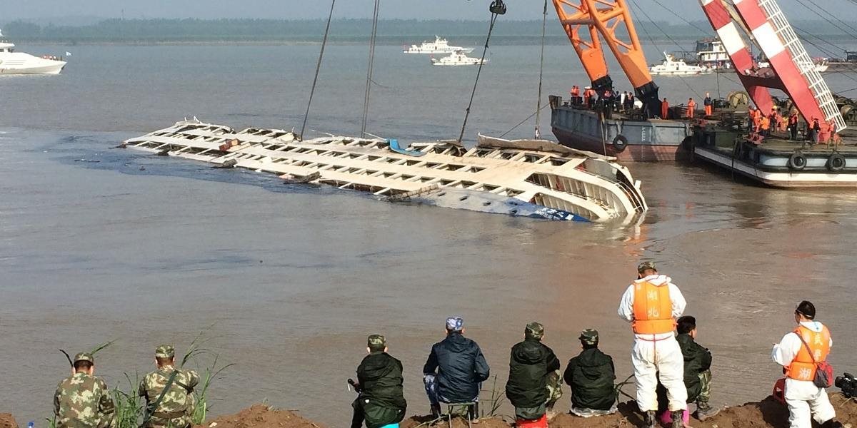 Pri prevrátení turistickej lode zahynulo 13 Kostaričanov