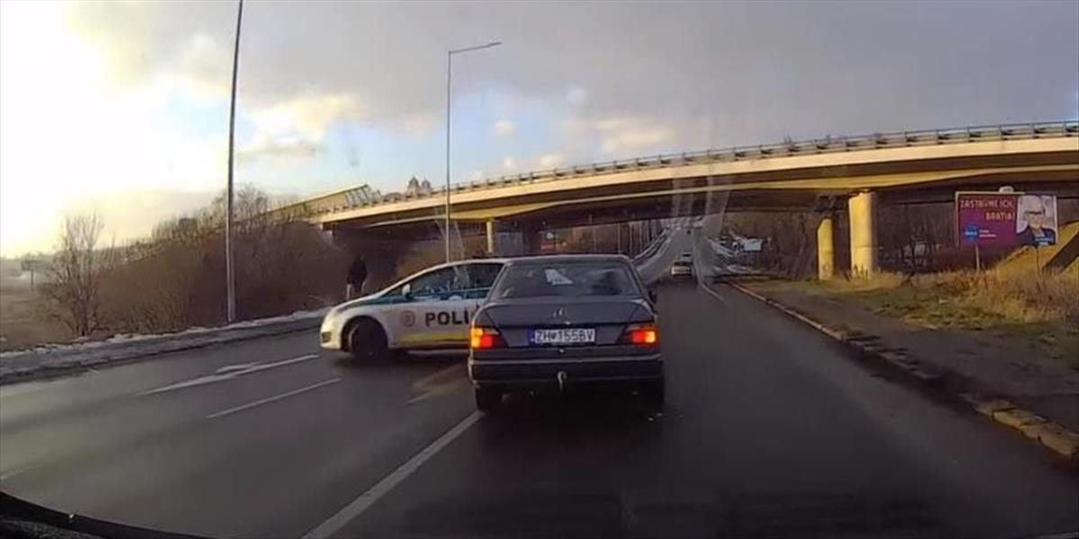 VIDEO Policajt, ktorý svojím manévrom spôsobil reťazovú nehodu pozná svoj trest