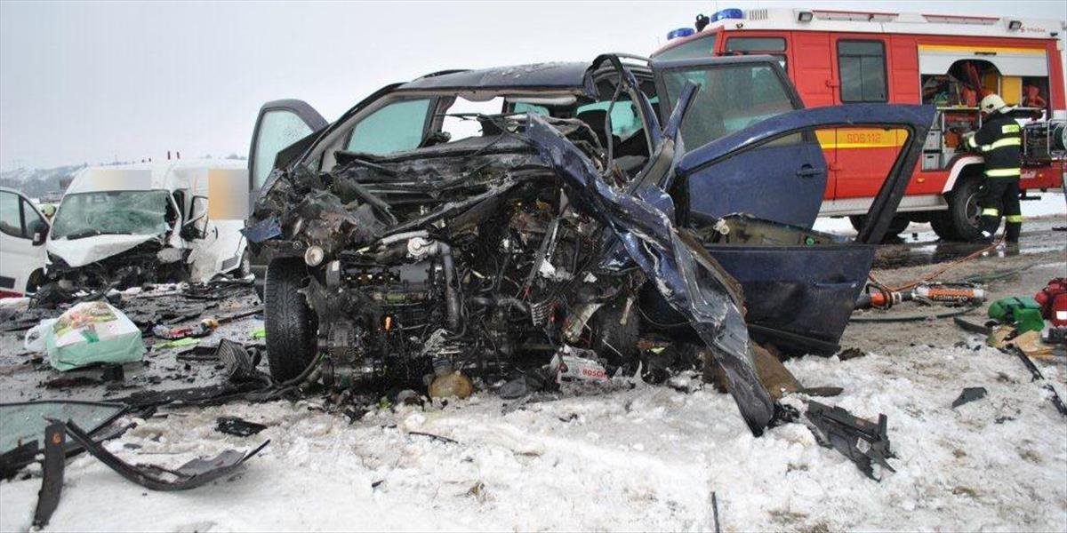 FOTO Tragická nehoda v Martine: Mladý vodič čelnú zrážku neprežil, v druhom aute sedelo aj dieťa