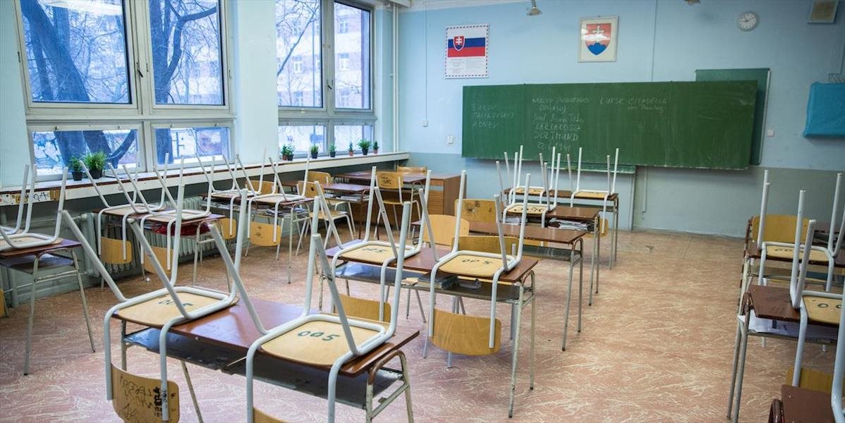 Pre štrajk dnes zostali zatvorené tri zo 40 stredných škôl v pôsobnosti Trenčianskeho samosprávneho kraja