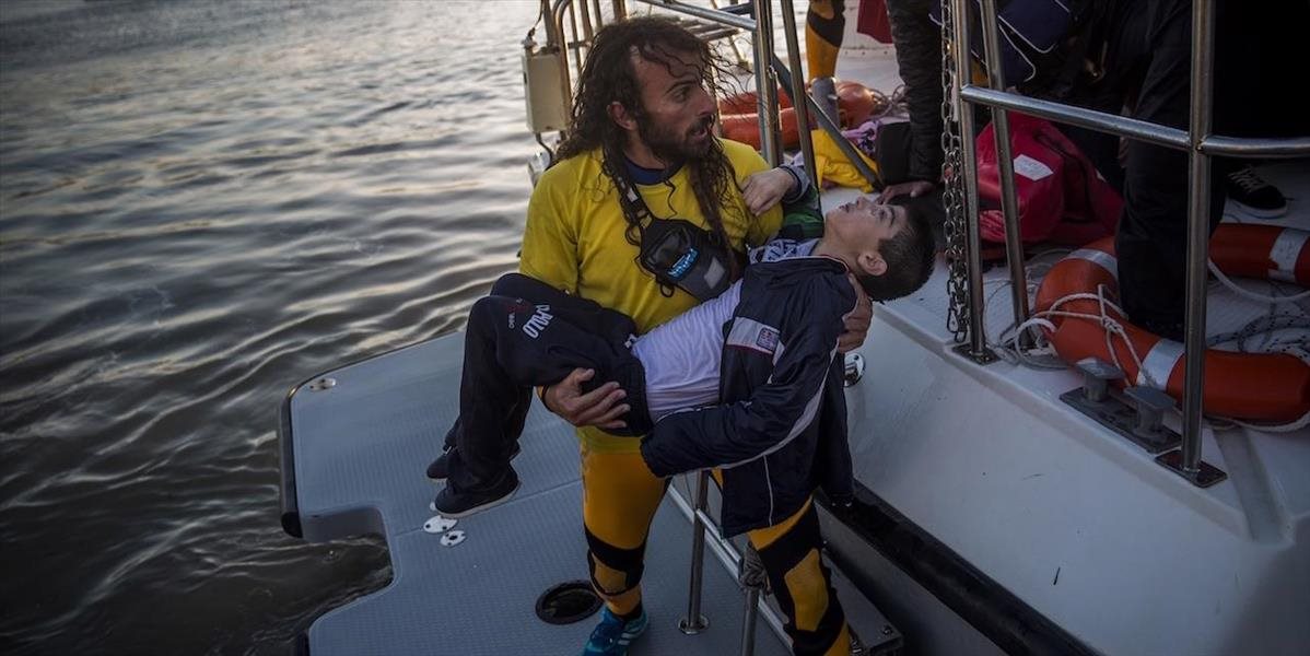 Pri pobreží Líbye zachránili z člnov vyše 1200 migrantov