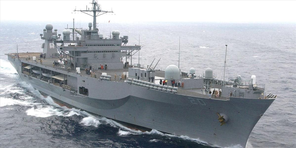 Irán vyzval vojenskú loď USA na odchod z oblasti manévrov