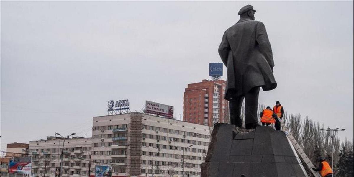 VIDEO V Donecku sa ktosi neúspešne pokúsil vyhodiť Leninov pamätník do vzduchu
