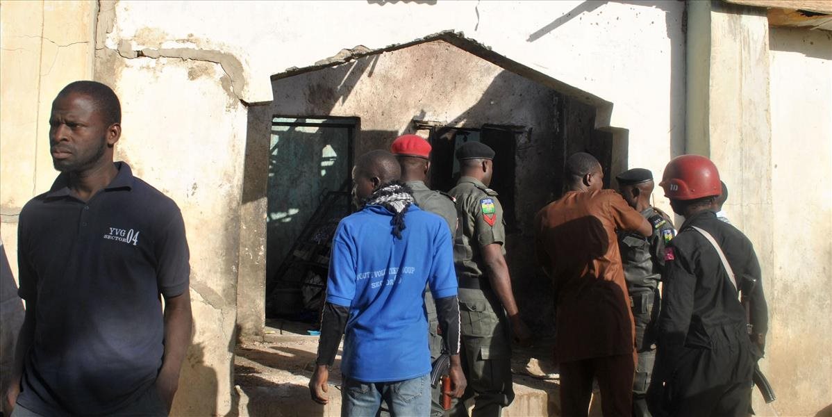 Bombové útočníčky zabili 10 ľudí v Nigérii, kde boli unesené školáčky
