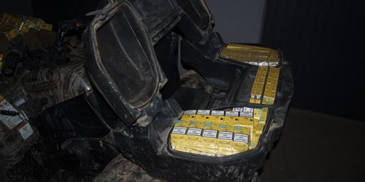 Polícia v Michalovciach chytila pašerákov cigariet, štát by obrali o tisíce eur