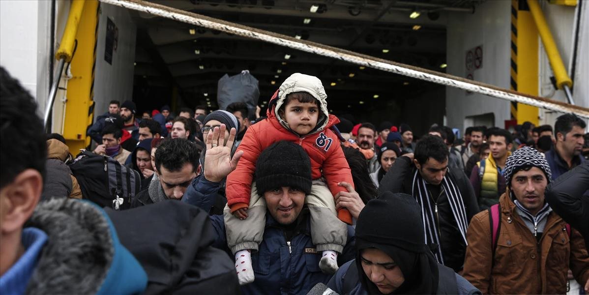Holandsko chce vracať utečencov z Grécka do Turecka trajektmi