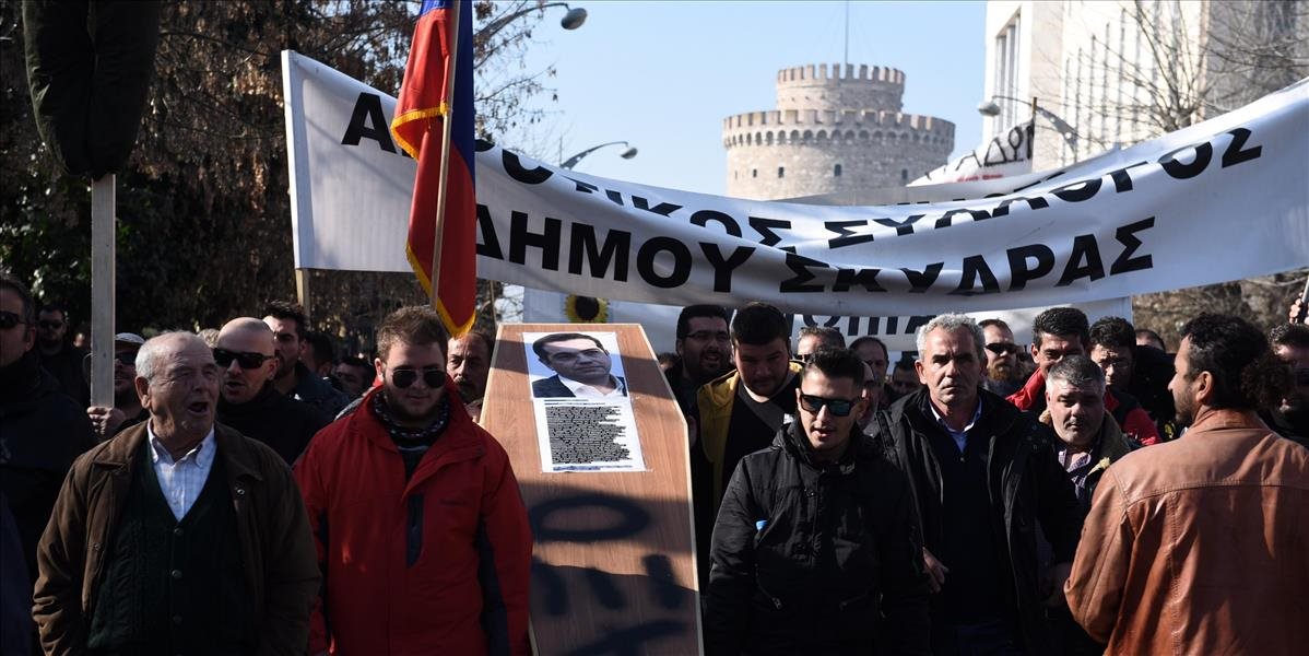 Gréci predĺžili celoštátny štrajk proti reforme dôchodkového systému až do nedele