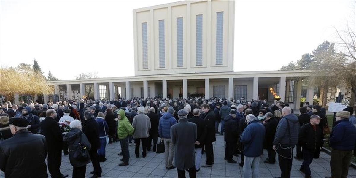 Manželka na pohrebe Miloslava Ransdorfa nepriamo obvinila KSČM z jeho dlhov